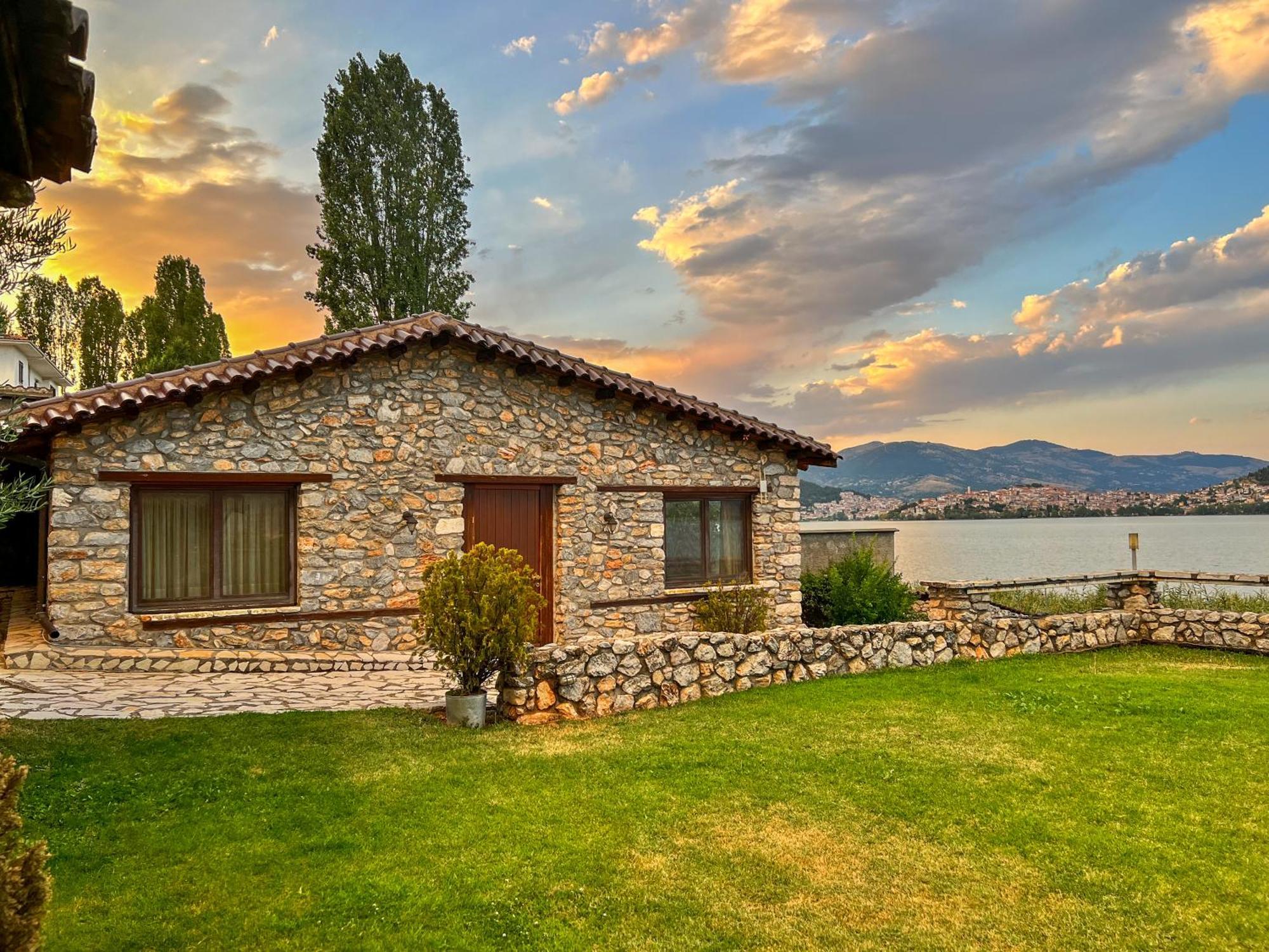The Little Stone House By The Lake Kastoria Exterior foto